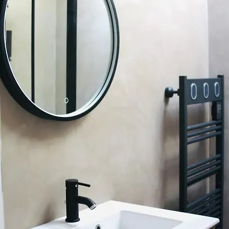 Duplex Atypique Renove En Plein Centre Du Village * 卡西斯